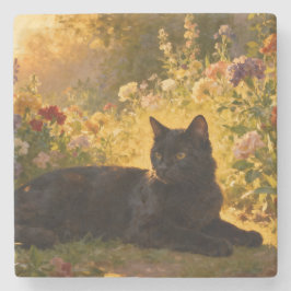 Svart katt i blommorna I Stenunderlägg