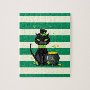 Svart katt i bukhinna och hatt med grönt schrock pussel