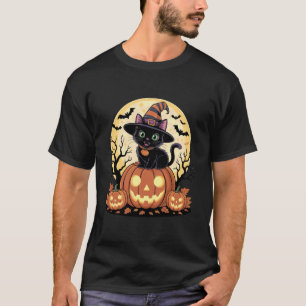 Svart katt i häxhatt Sittande på Jack o Lanterns  T Shirt