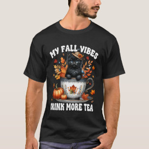 Svart katt i höst te-kopp för söt katt-mamma t shirt