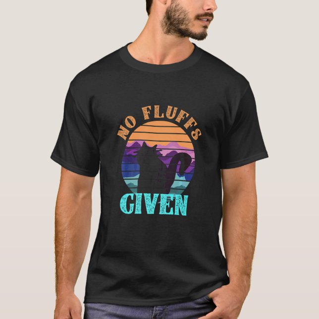 Svart Katt Inga Fluffar Bryr Sig Om T Shirt (Framsida)
