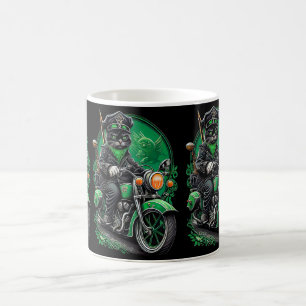 Svart katt kör cykel St. Patrick's Day Kaffemugg