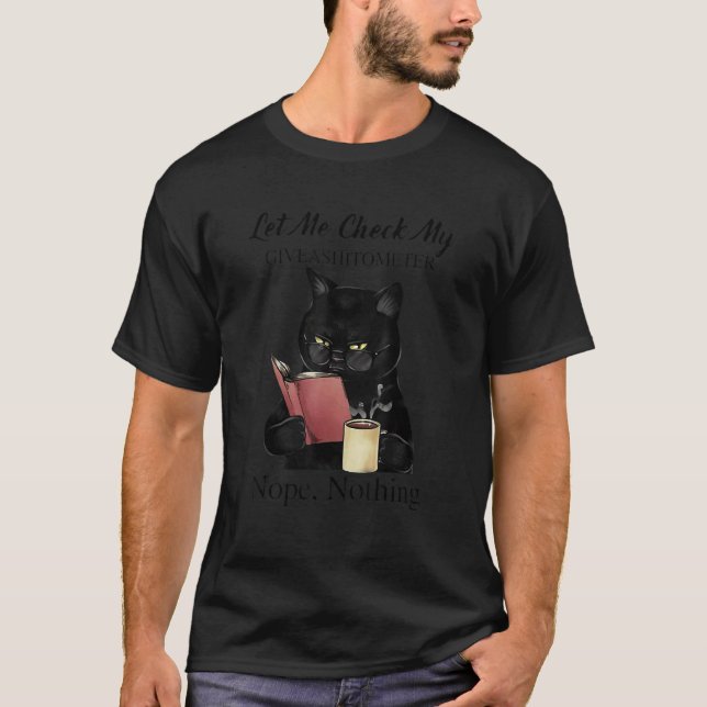 Svart katt Låt mig kontrollera min Giveashitometer T Shirt (Framsida)