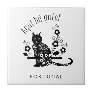 Svart katt med blommor och portugisiskt uttryck kakelplatta
