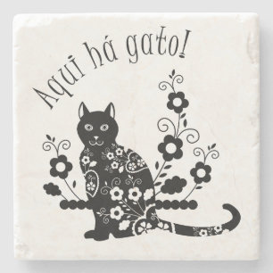 Svart katt med blommor och portugisiskt uttryck stenunderlägg