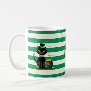 Svart katt med bojkott och hatt med grönt schampr kaffemugg