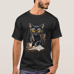 Svart Katt Med Bok Kaffe Och Tarotkort T Shirt