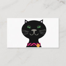 Svart katt med grönt öga och rosa collar