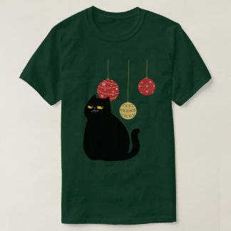 Svart katt med julprydnad T-shirt
