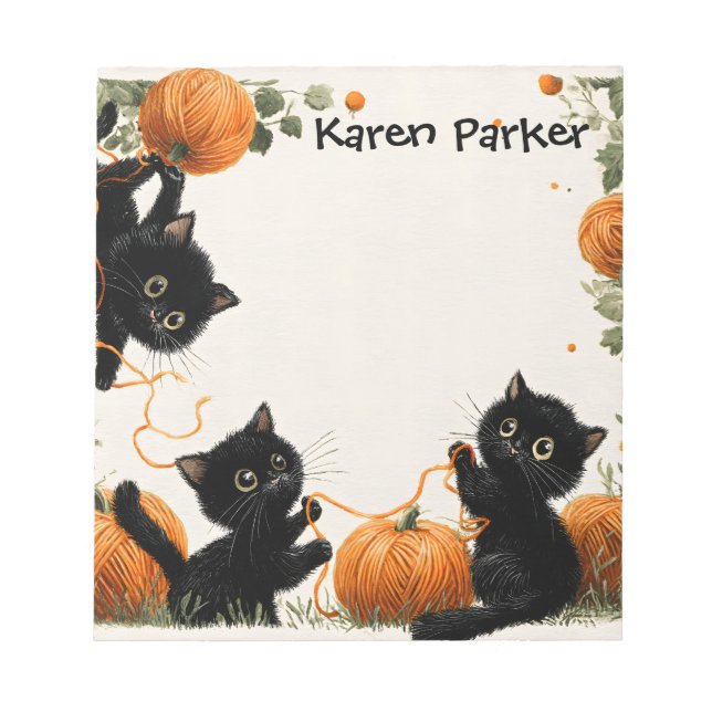 Svart katt med Pumpkin-inspirerad Orange Anteckningsblock (Framsida)