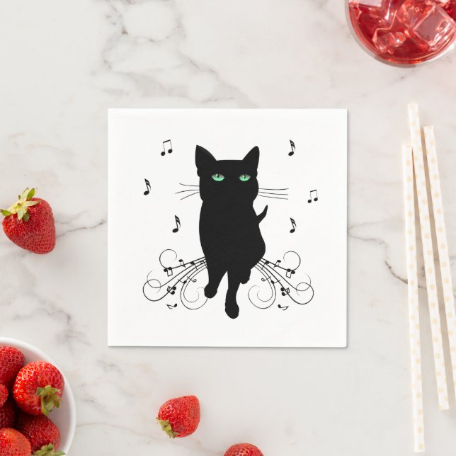 Svart katt omgiven av viskande toner av musik pappersservett (Insitu)