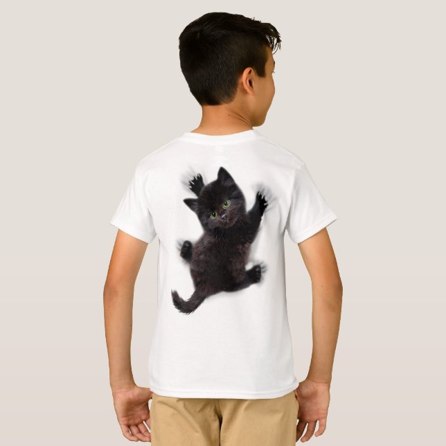 Svart katt på människans rygg t shirt (Hel baksida)
