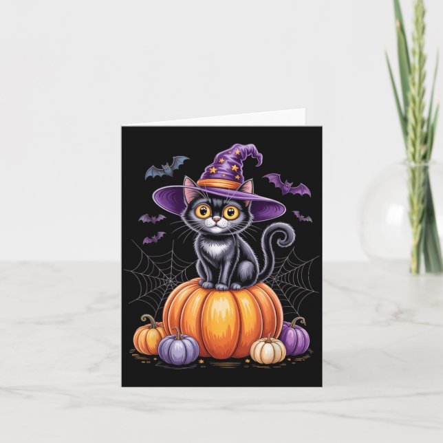 Svart katt på pumpa med häxhatt Halloween Kort (Framsida)