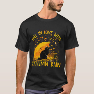Svart katt sjunker i Kärlek med höstregn T Shirt