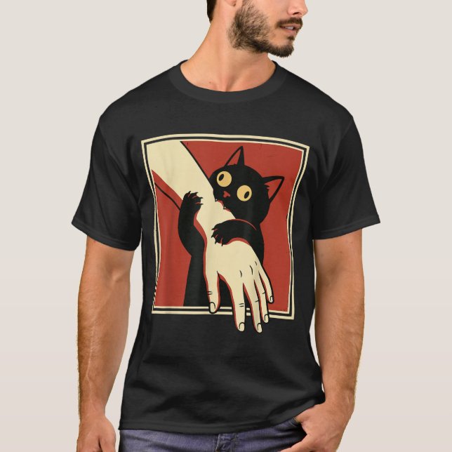 Svart katt som biter arm t shirt (Framsida)