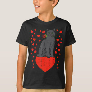 Svart katt som biter ros hjärtan Alla hjärtans dag T Shirt
