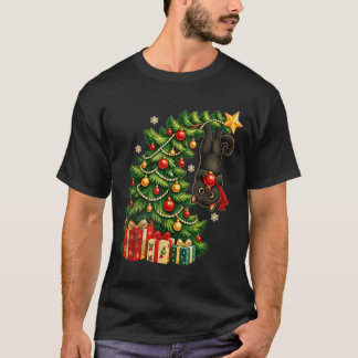 Svart katt som hänger från julgran festlig husdjur t shirt