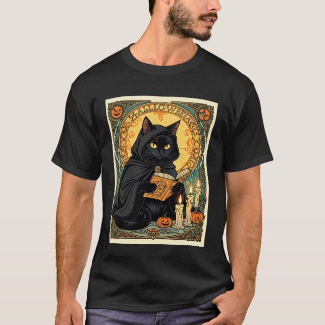 Svart katt som läser Jack o Lantern Journal T Shirt (Framsida)