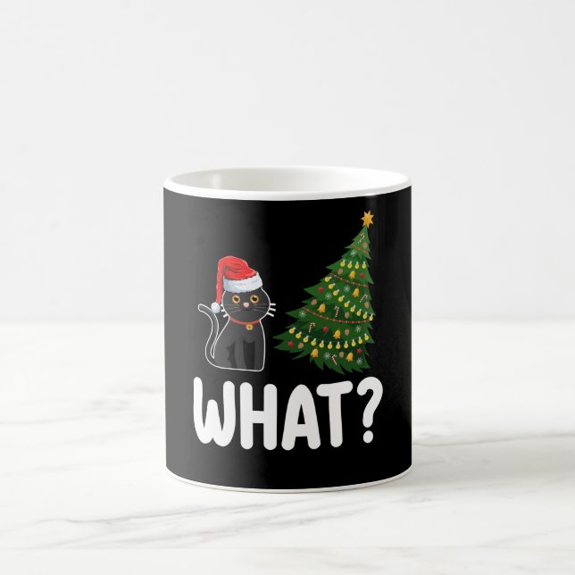 Svart katt som puttar julgran rolig kaffemugg (Center)