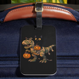 Svart katt som rider på Mummy T-Rex – Söt Hallowee Bagagebricka
