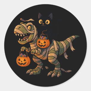 Svart katt som rider på Mummy T-Rex – Söt Hallowee Runt Klistermärke
