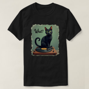 Svart katt som sitter på skivspelare för vinylskiv t shirt