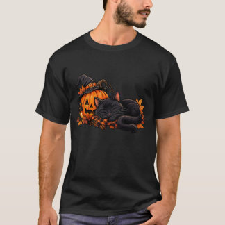 Svart katt som sover bredvid Halloween-pumpa T Shirt