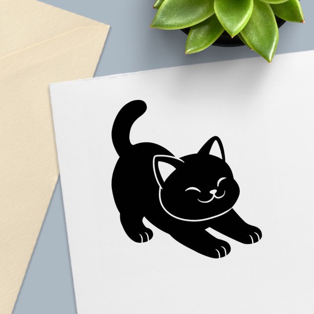 Svart katt som sträcker sig självfärgande stämpel (Skapare uppladdad)