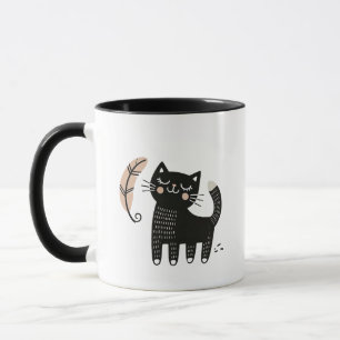 Svart katt som tittar på en ludd mugg