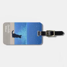 Svart katt under fullt stjärnnatt