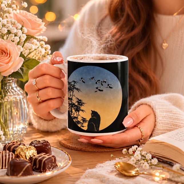 Svart katt under himmel &Bambu och fågel - konst m Kaffemugg (Skapare uppladdad)