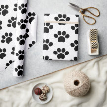 Svart kattpaj utskrift söt på vit hund