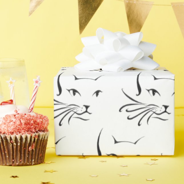 Svart kattskiss på vitt presentpapper (Födelsedagsfest)