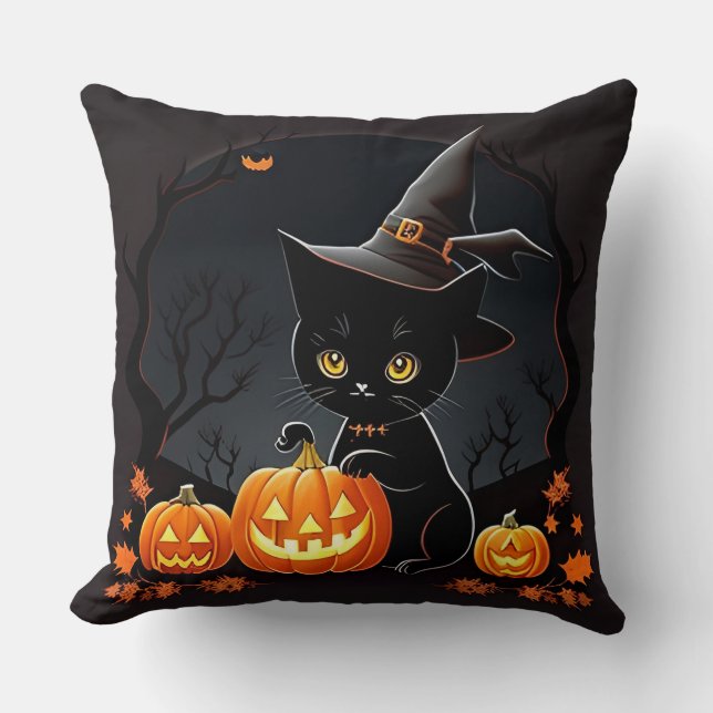 Svart kattunge i häxhatt bland halloweenpumpor kudde (Framsida)