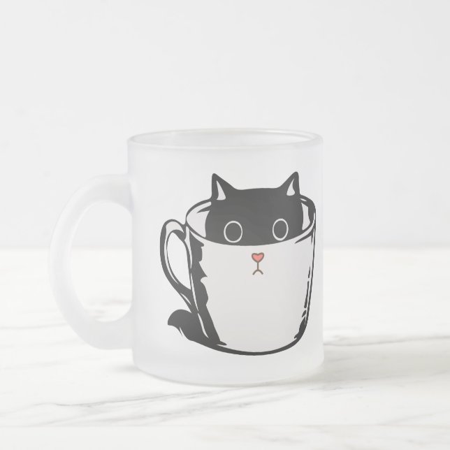 Svart kattunge med röd näsa gömmande i kopp (Vänster)