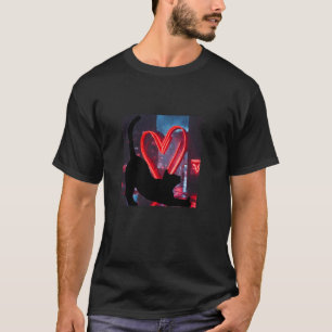 Svart Kitty Katt i Staden Med ett Hjärta T Shirt