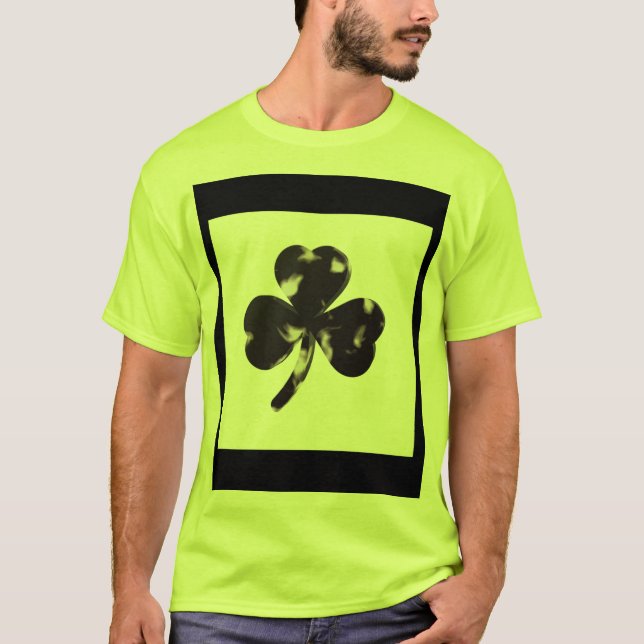 Svart Klöver minimalistisk design. T Shirt (Framsida)