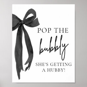 Svart knapp på bubblan som hon får för sig. poster