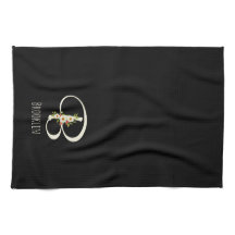 Svart kökshandduk med monogram Husvärmegåva