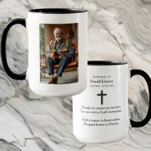 Svart kors och dikt Foto Minnesmärke
