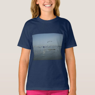Svart Kråka och vita tranor: ett naturkontrast Tee Shirt