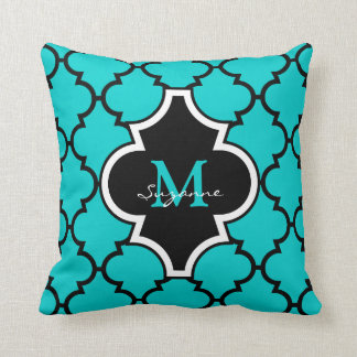 Svart kudder det Monogrammed Quatrefoil för Aqua Kudde