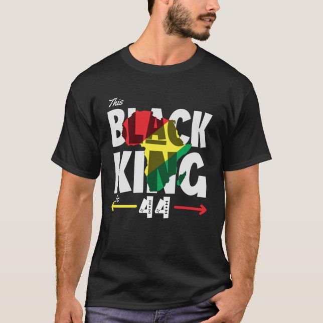 Svart Kung är 44 afrikanska Färg Blac T Shirt (Framsida)