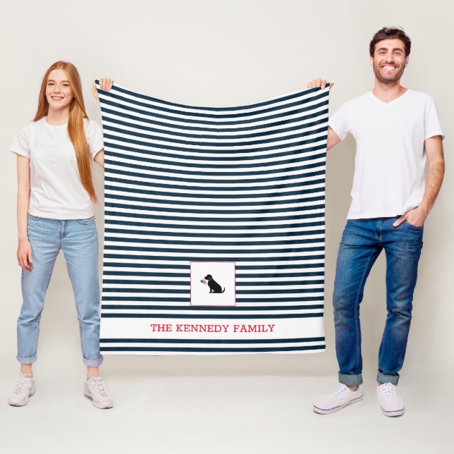 Svart lab amerikanska Flagga FAMILY NAMN Patriotic Fleecefilt (På plats)