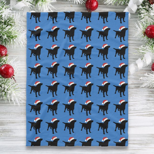 Svart lab Hund på Jultomten Hat Fleecefilt (Skapare uppladdad)