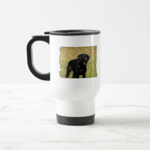 Svart lab i fälttravel mug resemugg