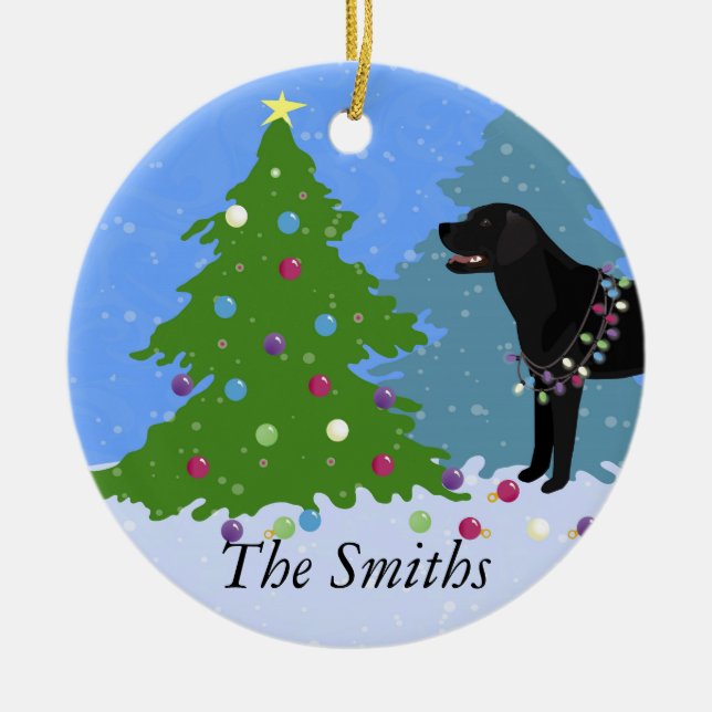 Svart lab i Julgran som dekorerar skogen Julgransprydnad Keramik (Framsidan)