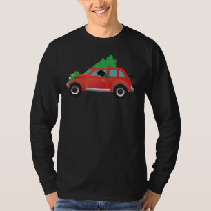 Svart lab körbil röd julbil med Träd på t Shirt