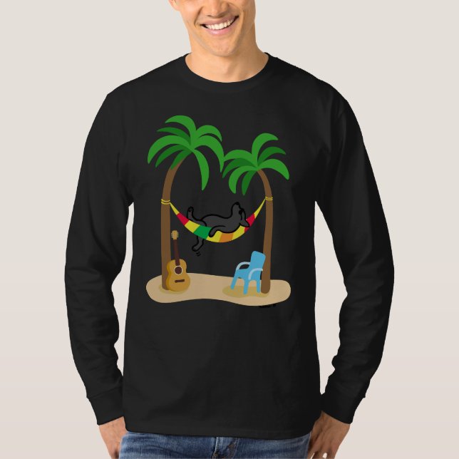 Svart labrador i Hammock T Shirt (Framsida)