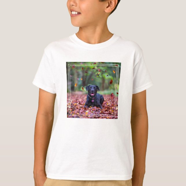 Svart labrador i Höst löv T Shirt (Framsida)